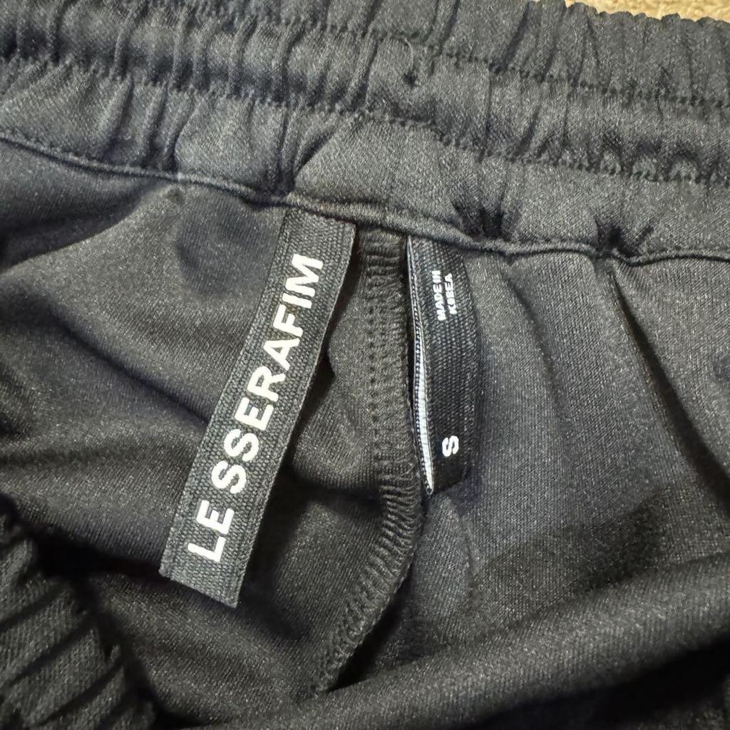 [USED] LE SSERAFIM TRACK PANTS Black Size S