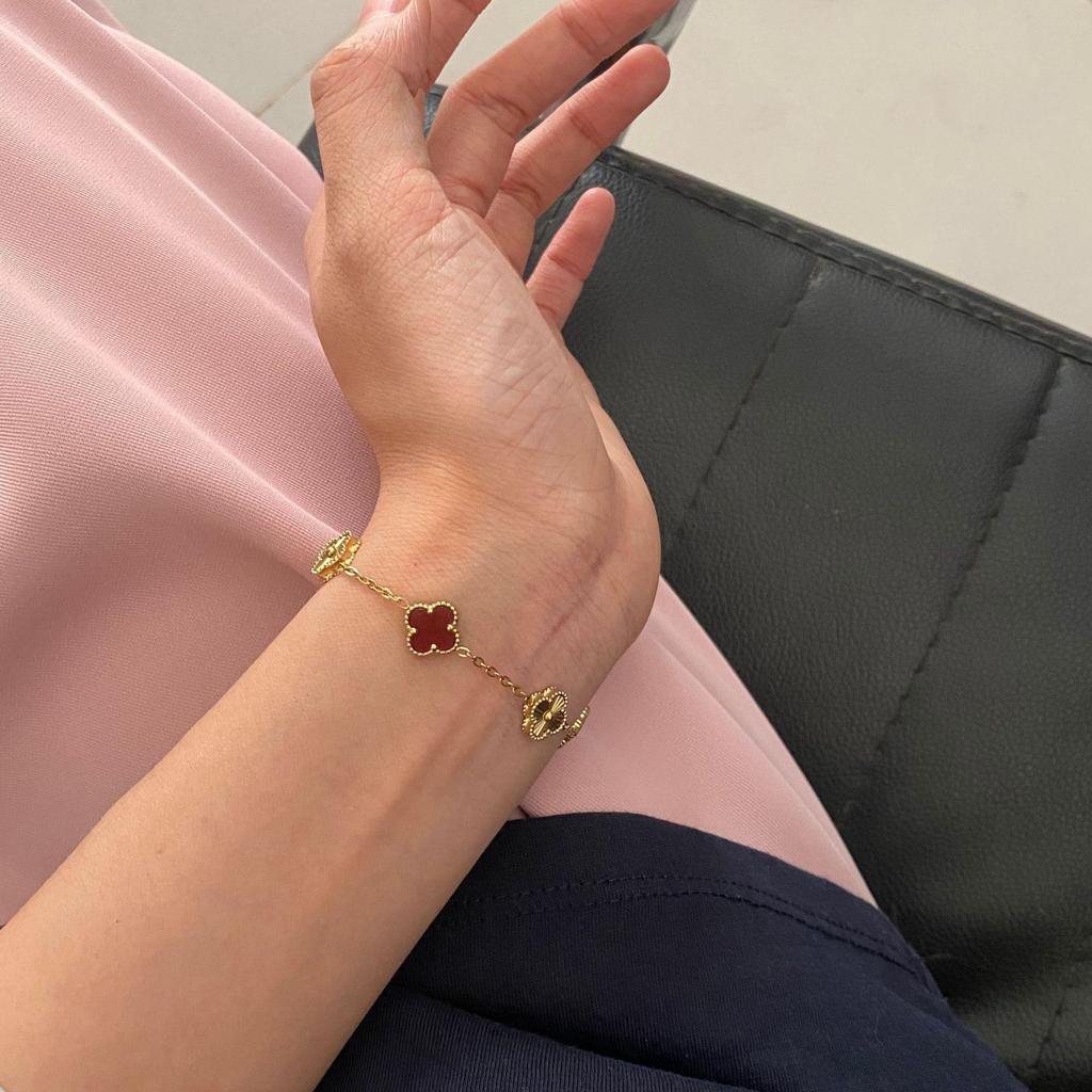 Женский универсальный браслет из титановой стали с четырехлистным клевером - Моющийся, Не выцветающий, Роскошный аксессуар для рук в европейском и американском тренде