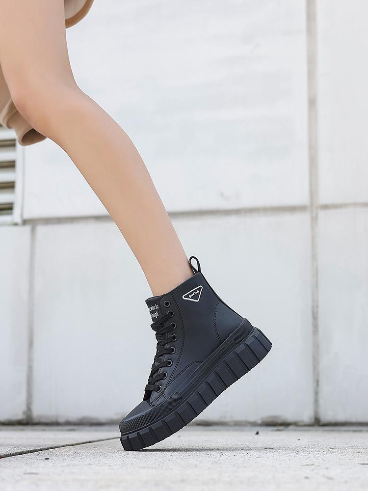 2024 Stylish Black Platform Women's Short Boots – Enhanced Height, Casual and Sporty Fit