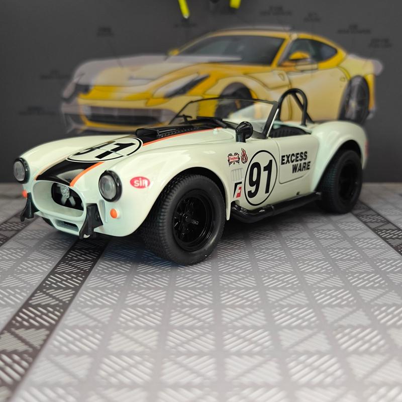 CDKM1 1:22 simulation Ford Cobra convertible sports car alloy model car ornament, door can be opened, steering shock absorber
