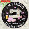 2d Flat 20*20cm Retro Style Circular Wooden Sign Reading 'I'm Retired, My Job Is Collecting Fabrics' Suitable for Entrance, Porche, Room, Bedroom.