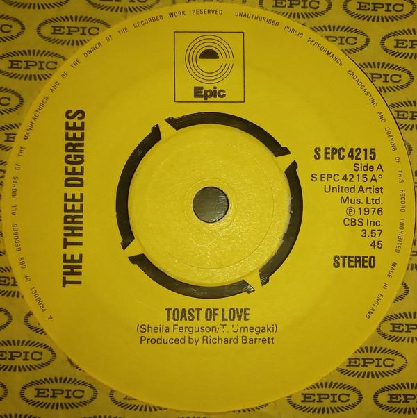 7-дюймовая пластинка THREE DEGREES Toast Of Love SEPC4215 Epic 1976 UK Поп Б/у