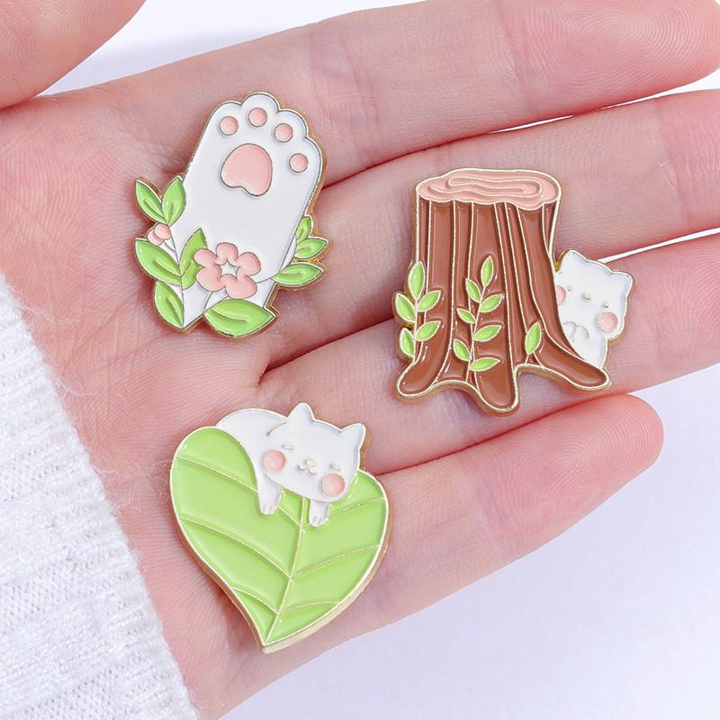 Unique Alloy Brooch With Playful Cartoon Tree And Leaf Design Perfect For Fashion Accessories