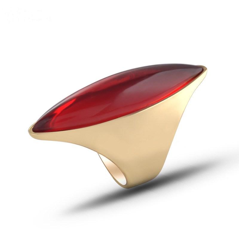 Женское кольцо с камнем