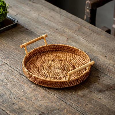 Плетеная из ротанга корзина для хранения