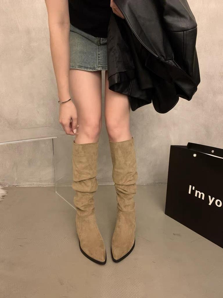 Женские замшевые ботфорты на высоком каблуке с острым носком и бархатной подкладкой, коллекция осень/зима 2024 - стиль "длинные рыцарские"