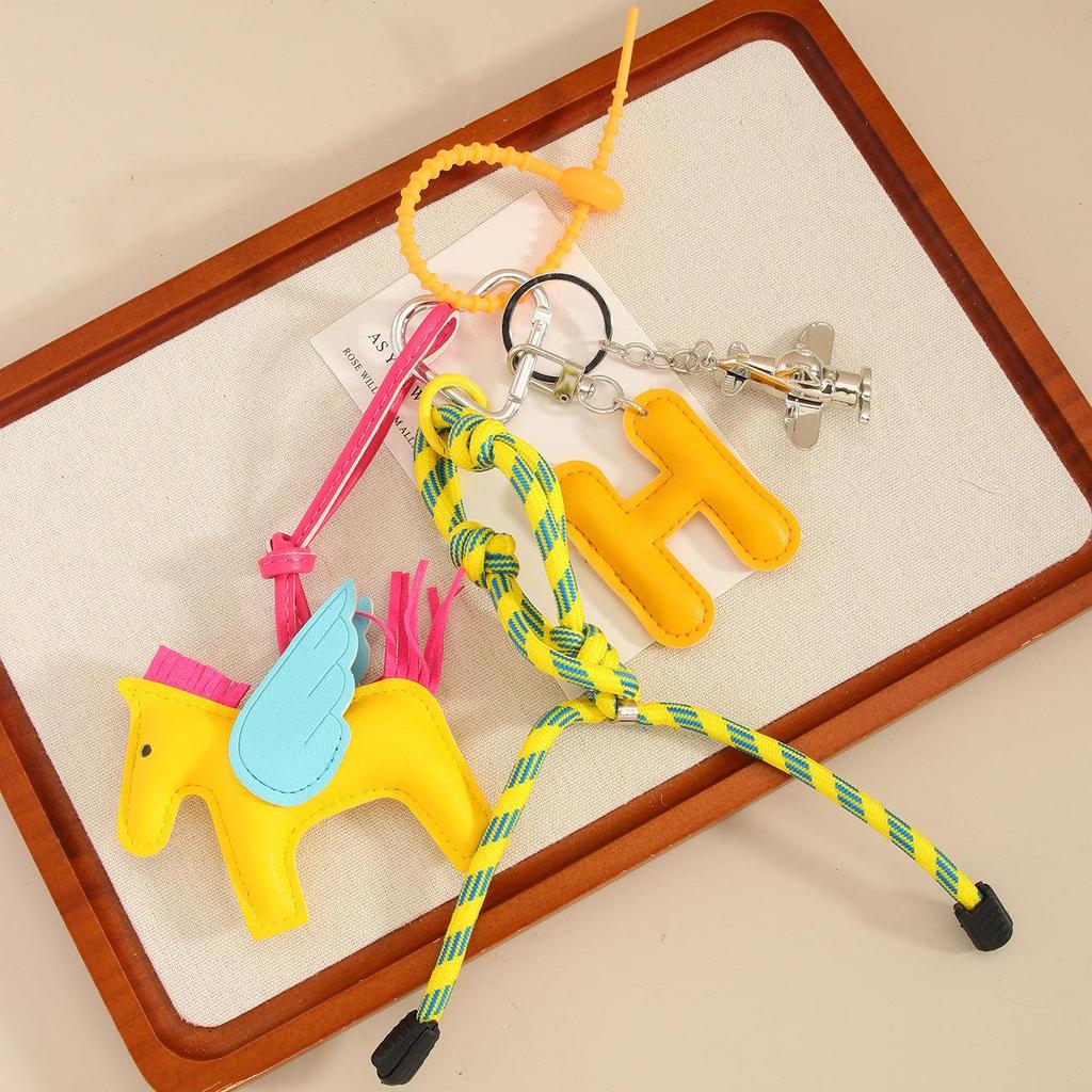 Кожаный брелок Miu Pegasus со шнурком и подвеской