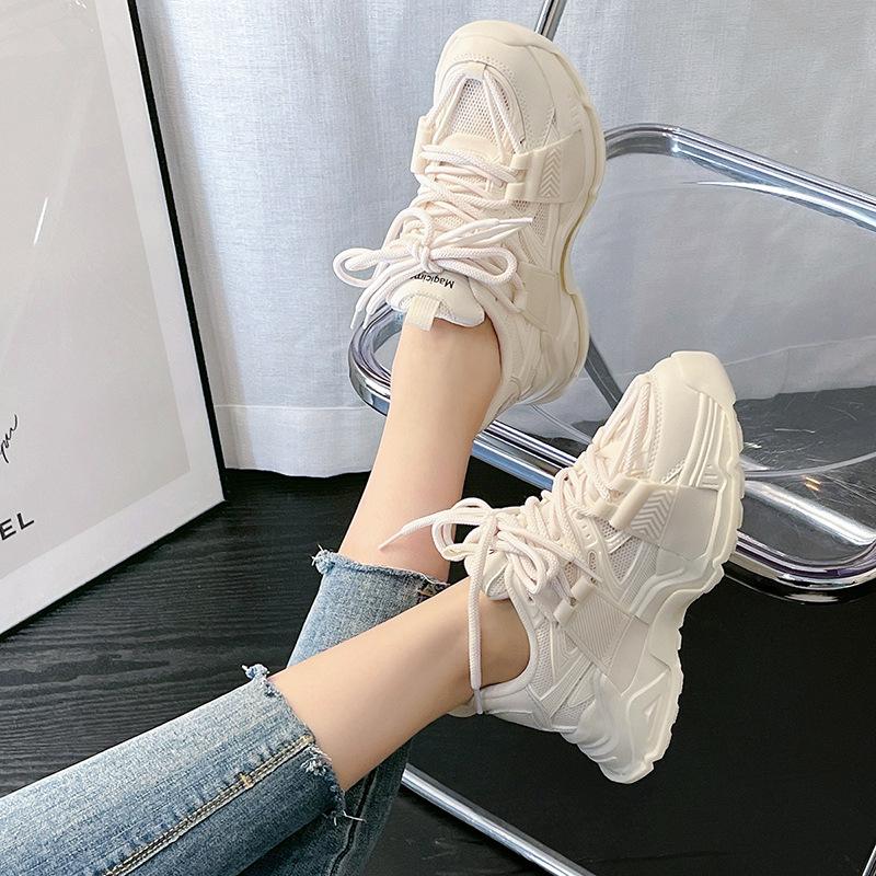 Повседневные дышащие женские кроссовки с толстой подошвой и увеличенным подъемом 2024 года, новые модные простые универсальные туфли белого цвета, летнее время