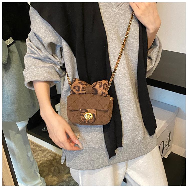 Новая женская сумка с ромбовидным бантом.