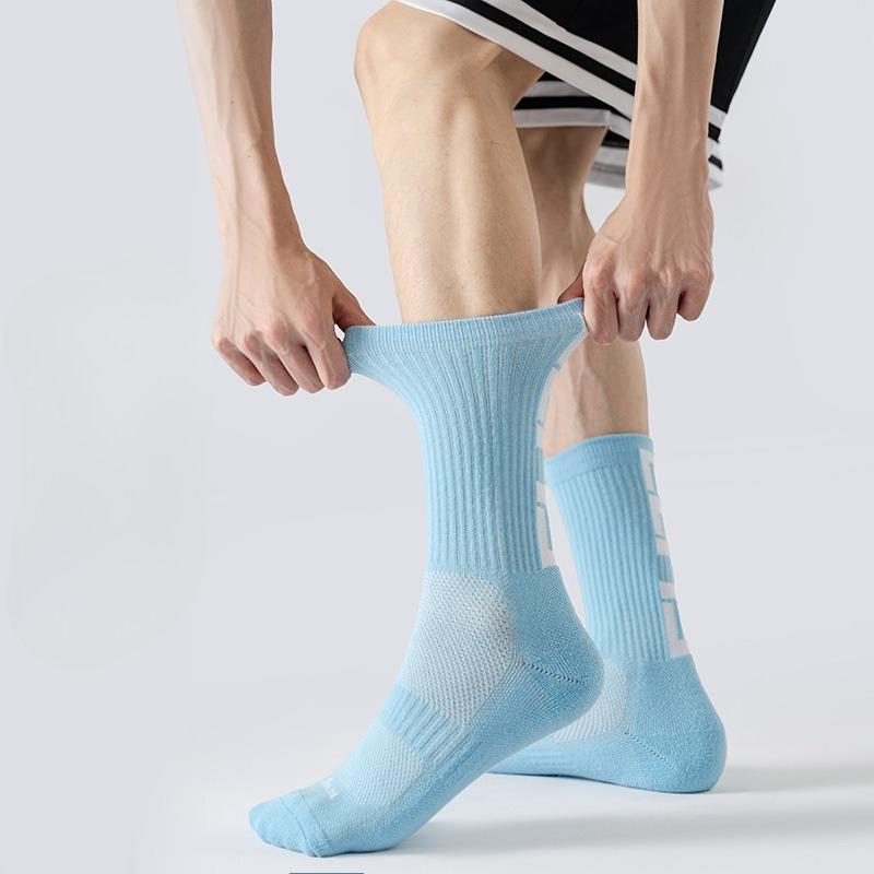 Summer Men's Long Tube Football Sports Socks, Comfortable and Breathable for Running All Year Round, Long Tube Running Letter Socks