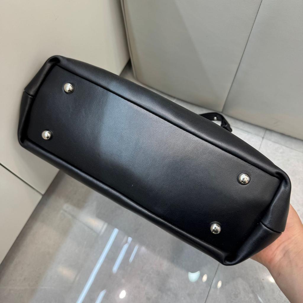 2026 Внешняя торговля Меховая сумка-подушка для подушек Большая вместимость Модная Универсальная Мягкая Облачная сумка Сумка-тоут Портативная Сумка для ужина Женская