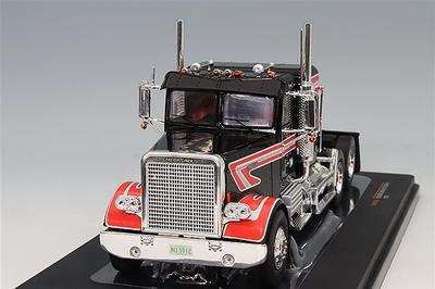 Ixo Freightliner FLC 120 64T 1977 с черным спальником 1/43,
