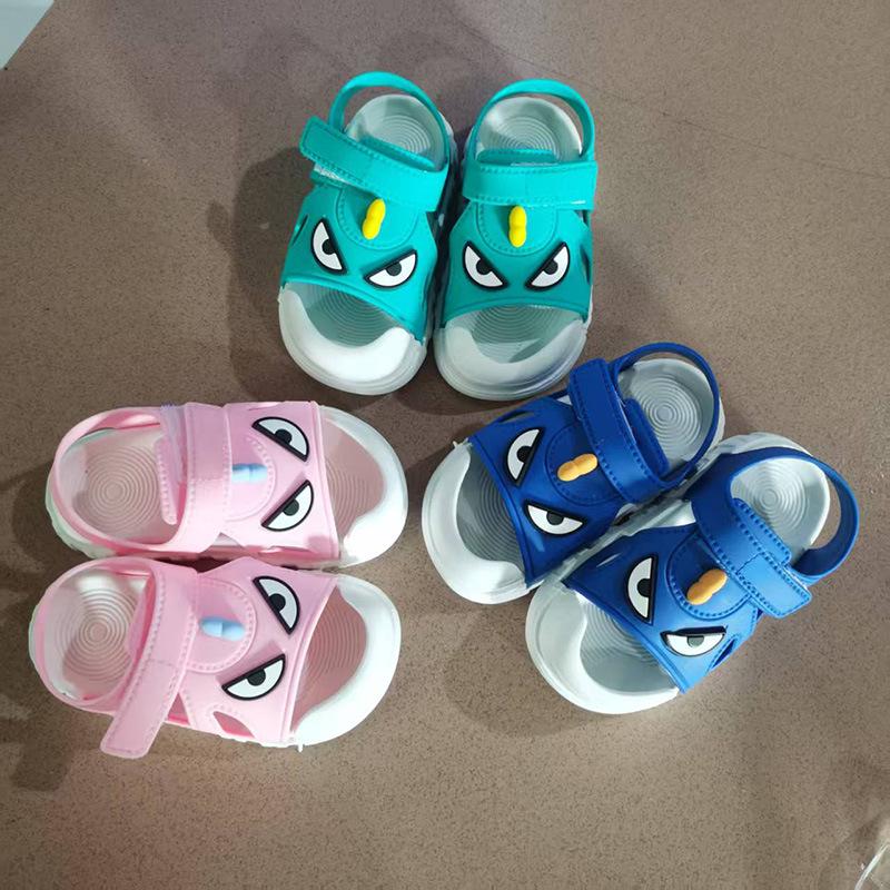 Детские сандалии с закрытым носком и рисунком 2024 года: Пляжная обувь для малышей с защитой от столкновений