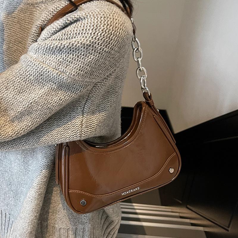 2025 new French fashionable solid color texture shoulder underarm bag women's trend simple personality commuter messenger bag
