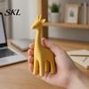 3D Printed Giraffe Figurine Desk Decor, Modern Cartoon Animal Statue, Minimalist Small Statue Bedside Table for Living Room Entryway, Home Gift