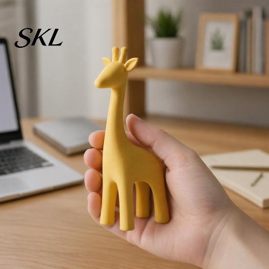 3D Printed Giraffe Figurine Desk Decor, Modern Cartoon Animal Statue, Minimalist Small Statue Bedside Table for Living Room Entryway, Home Gift