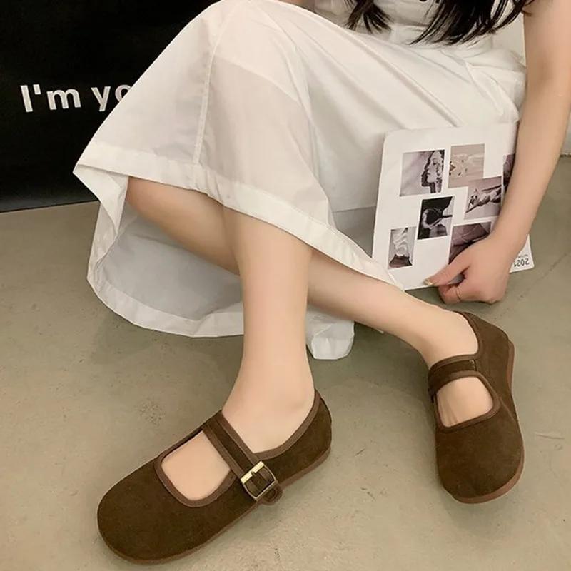 Женская обувь с круглым носком, повседневные лоферы, женские туфли на плоской подошве, мягкие, весна-осень 2024, модные однотонные мокасины с пряжкой