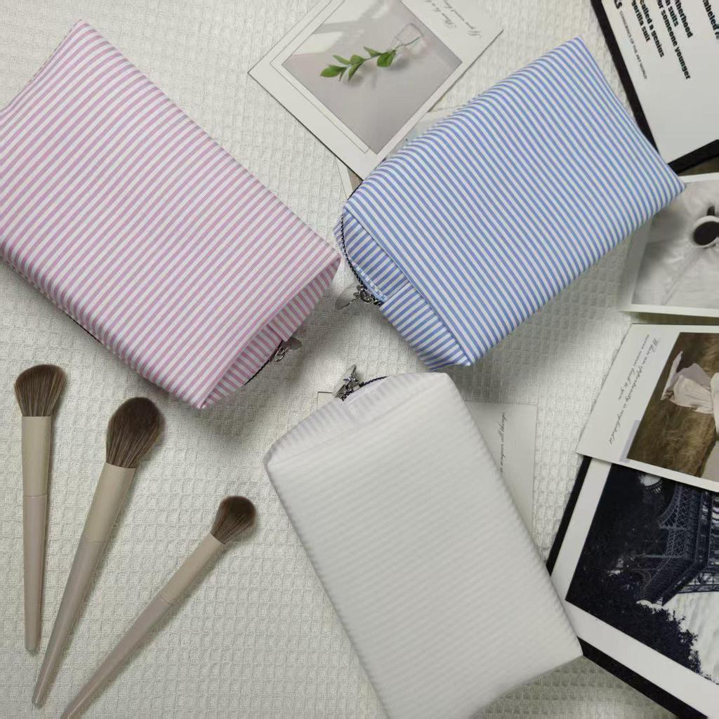 Large-Capacity Striped Makeup Bag: Indian Clutch for Convenient Travel and Outings