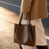 Однотонная сумка-тоут из мягкой кожи большой вместимости женская 2025 новая сумка через плечо большой вместимости модная универсальная сумка для работы