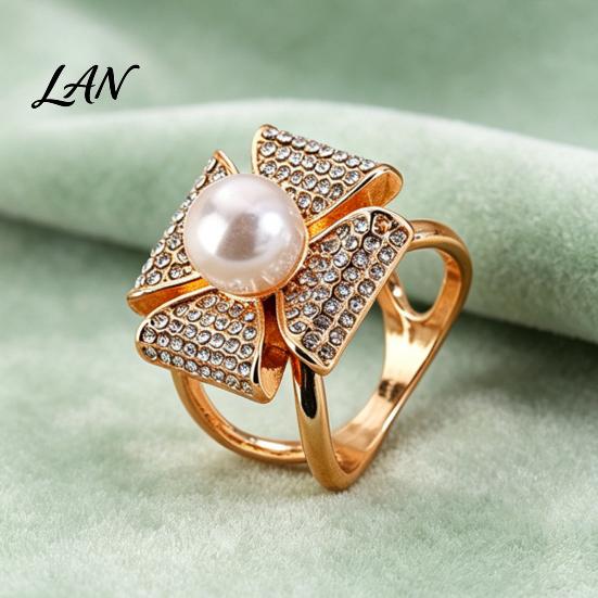 Durable Scarf Clip Rhinestone Geometric Ring, Sparkling Elegant Faux Pearl Holder, Decorative Women Wrap Holder for Neckerchiefs Scarves Shawls Shirts