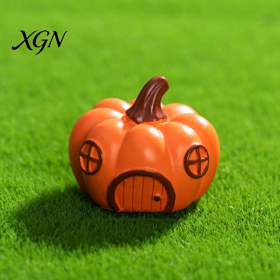 Small Sand Table Decorations Miniature Forest Hut Figurine, Resin Mini House Micro Landscape Ornaments for Fairy Garden Creative Desktop Atmosphere