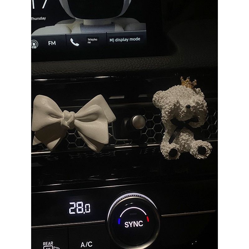Car Air Freshener White Bear Bowknot Car Air Conditioning Vent Decoration Perfume Diffuser Stone Car Interior Accessories
