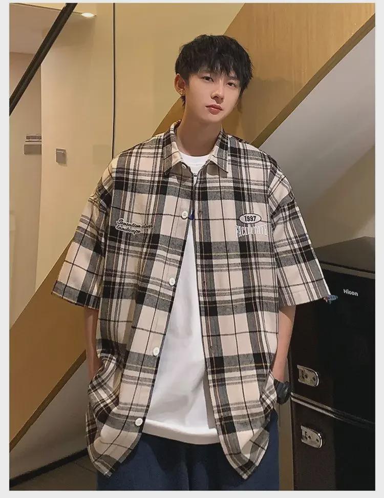 Мужская клетчатая рубашка с короткими рукавами в студенческом стиле - весна/лето 2024 г.