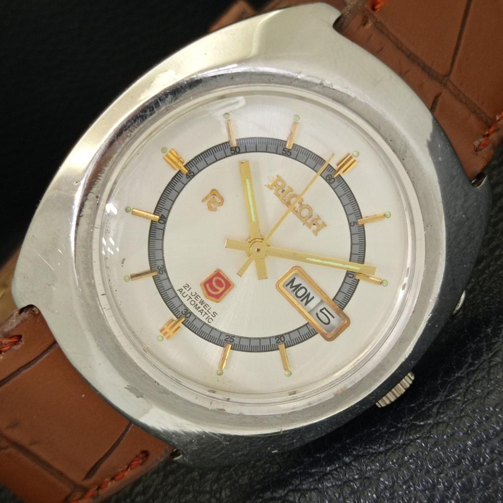 VINTAGE RICOH R31 AUTOMATIC JAPAN MENS SILVER COLOR DIAL WATCH A701952-5 R207-a701952