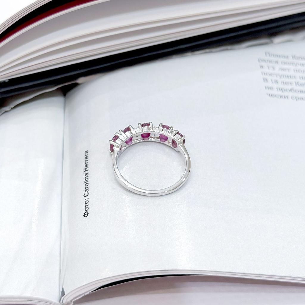 Серебряное кольцо с натуральным рубином 2.637ct, фианитами, вес изделия 2,19 гр (2165187)