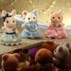 Милые девушки в платьях Sylvanian Families