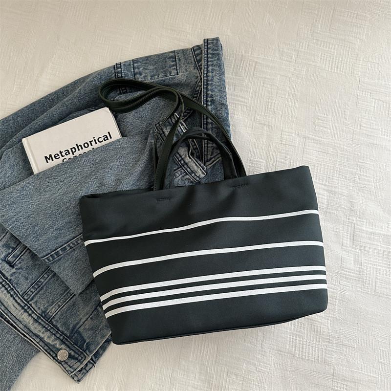 Стильная корейская модная сумка-тоут большой вместимости для женщин, идеально подходящая для ежедневных поездок на работу.