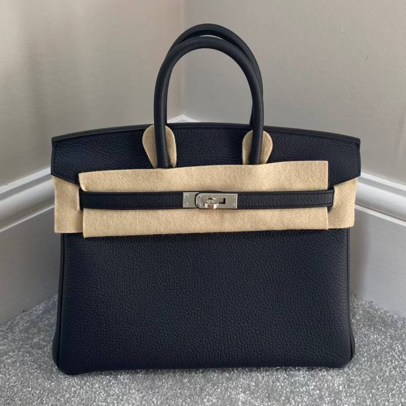 Leather Handbag With Silver Lock For Elegant Women Day Use