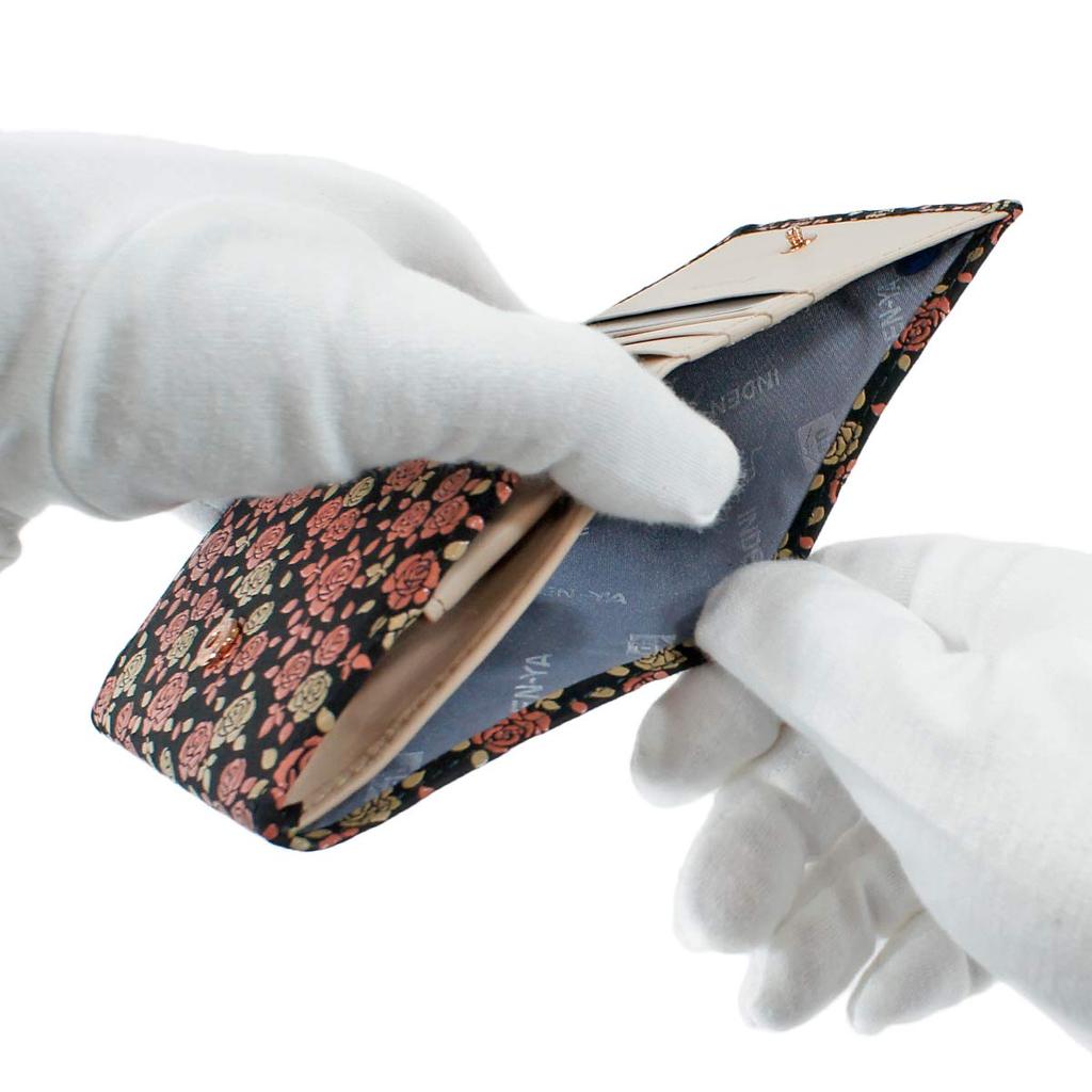 Inden Wallet with Coin Rose Black Background X White Pink Lacquer 8403 [Indenya] Bi-fold Box-type Purse, Deerskin, Kaguwa, Petite,