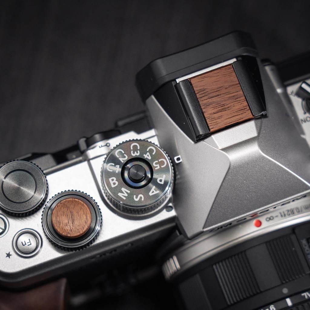 Iborrys Набор насадок на горячий башмак и кнопку спуска затвора для OM System Olympus PEN и Nikon Z FC Изготовлен из высококачественного дерева Ретро Ручная работа с Горячей
