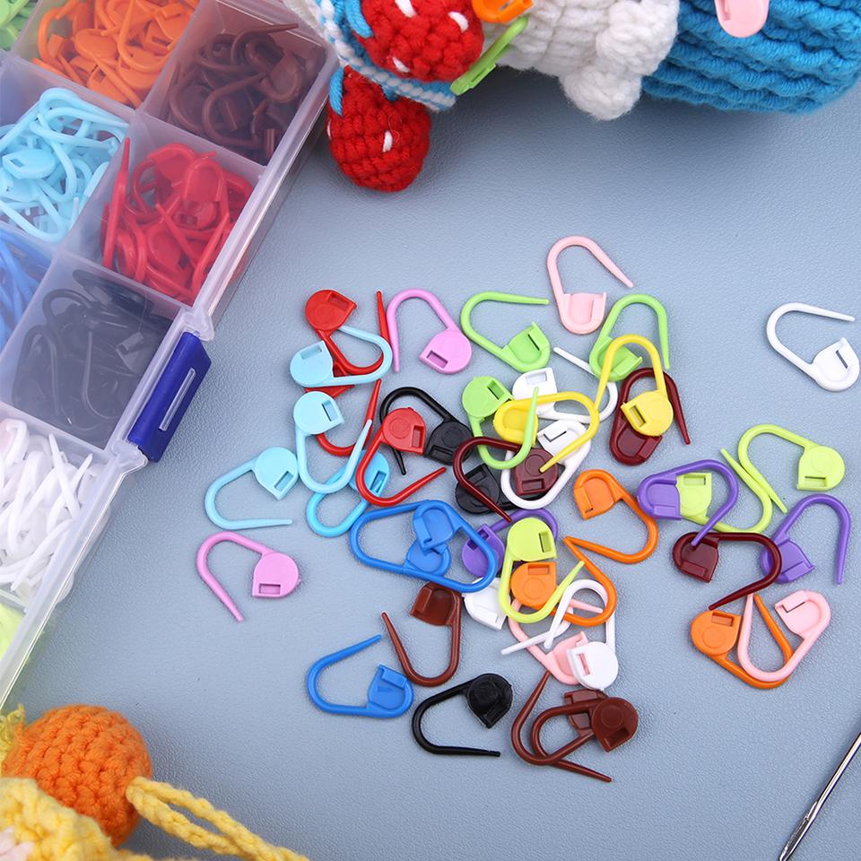 Colorful Plastic Locking Stitch Markers with Needle Clip Hook Set