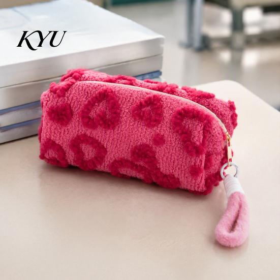 Study Essentials Bag Plush Love Heart Pencil Case, Large Capacity Stationery Organizer Zipper Pouch, Multi-function for School Office Use Supplies