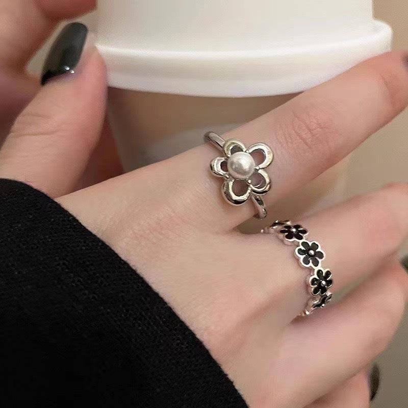 Кольцо с маленьким цветком, черное, капельная глазурь, женское, милое, ретро, темпераментное, кольцо на указательный палец, универсальное, чувственное, нишевое кольцо