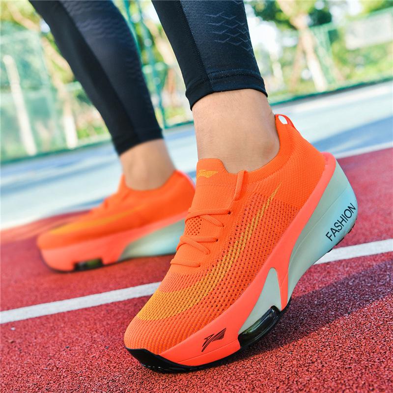 Марафонские гоночные кроссовки Alpha Pegasus 3-го поколения с карбоновой пластиной, амортизацией и воздушной подушкой.