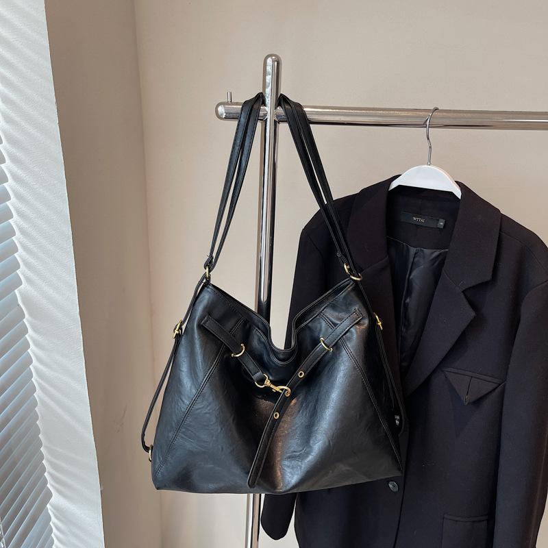 Женская сумка-тоут большой вместимости 2025 новая осенне-зимняя ретро повседневная на плечо сумка для поездок многофункциональный рюкзак