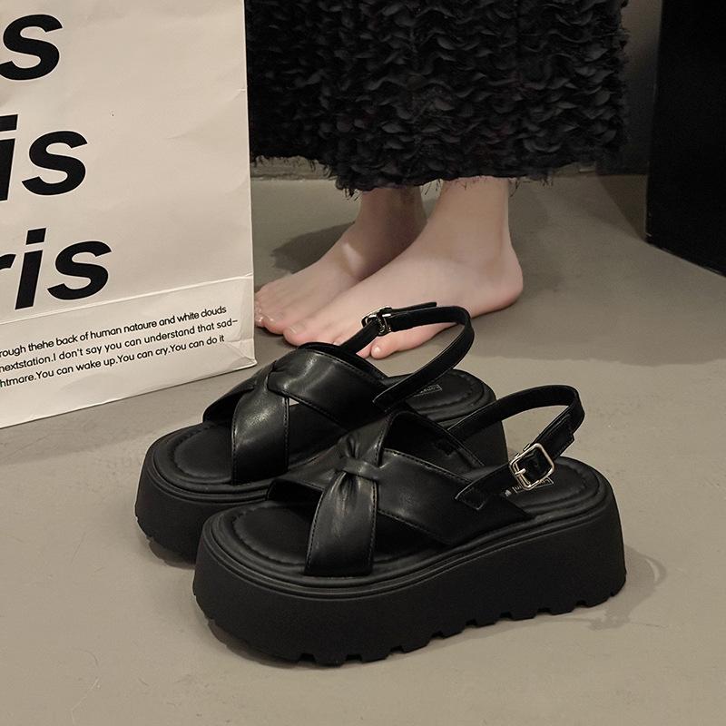 Маффины толстая подошва увеличивающие рост римские сандалии женские 2025 новые летние для ношения с юбкой маленькие пляжные туфли