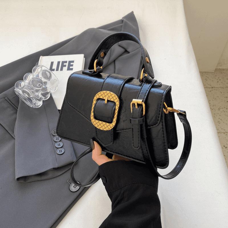 This year's popular bags are women's niche new Korean version of versatile retro high-end small square bag, shoulder messenger bag.