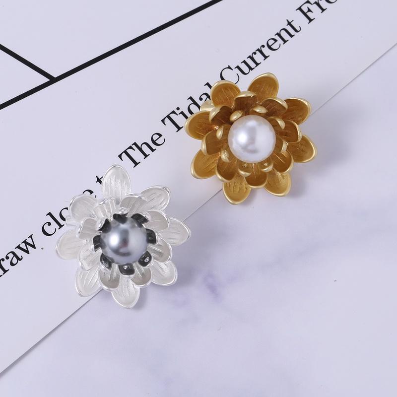 New Multi -Petal Pearl Brooch Fashion Exquisite Female Jewelry Brooch Clothing Decoration Accessories Party Brooch Gift