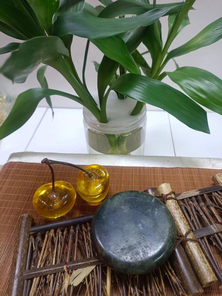 Набор из 16 предметов: энергетический нефритовый нагреватель и массажный набор с эфирными маслами