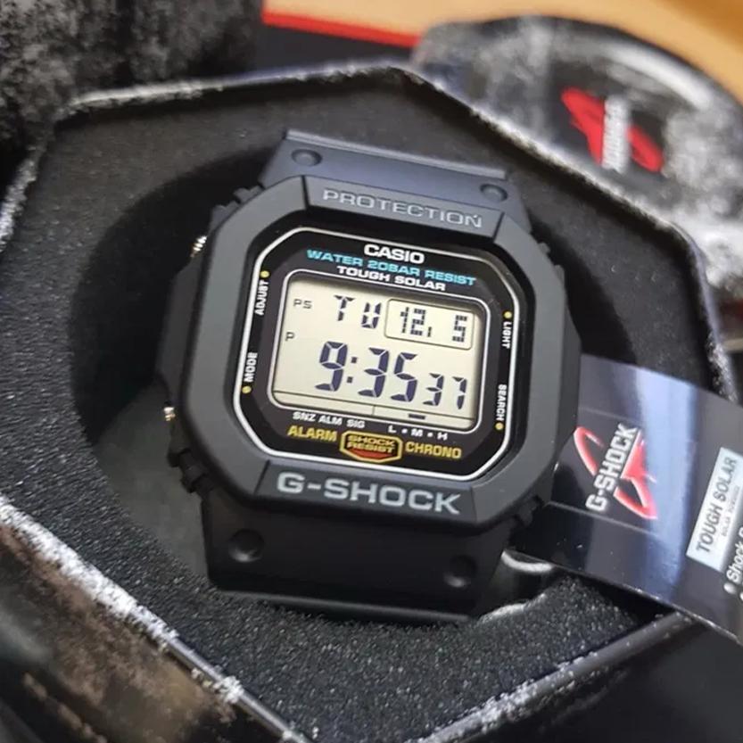 Casio Мужские часы G-Shock Origin с цифровым полимерным ремешком G-5600UE-1 G5600UE-1 200M