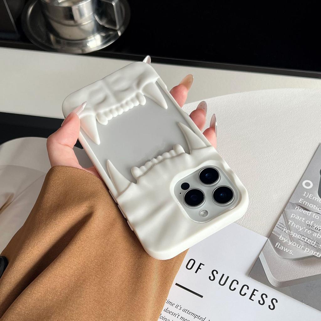 Полый отвод тепла Плиссированный Гальванизированный Зубы тигра Подходит для чехла для мобильного телефона iPhone 16 Apple 15 Матовый 14 Защитный чехол