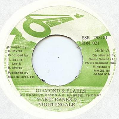 7-дюймовая пластинка MAKIE RANKS, NIGHTENGALE - Diamond & Pearls SON021 Sonic Sounds 1994 Ямайка Регги, Ска и Даб