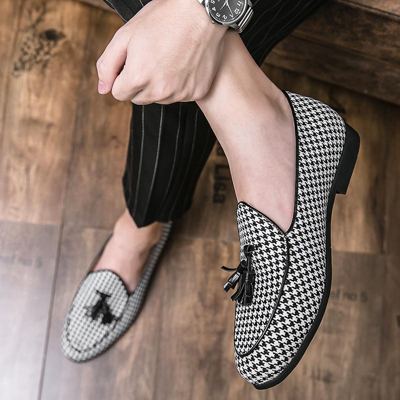 Новое поступление Роскошная мода Мужские туфли для платья Выпускной Свадьба Возвращение домой Мужские лоферы с кисточками Zapatos Hombres Обувь