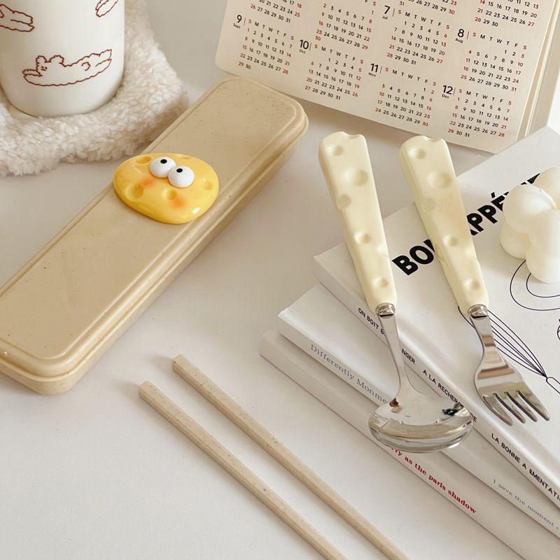 Симпатичная ложка для сыра из нержавеющей стали, вилка, палочки для еды из пшеницы, набор из трех предметов, студенческий детский портативный набор коробок для хранения посуды