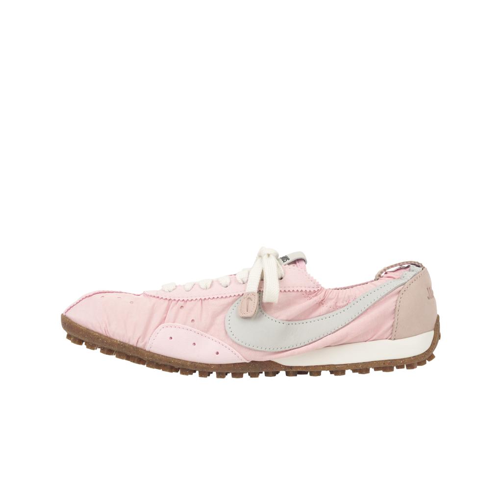 Jacquemus x Nike Moon Shoe SP Алюминиевый Розовый Женские Кроссовки Sail-University-Red HV8547-601