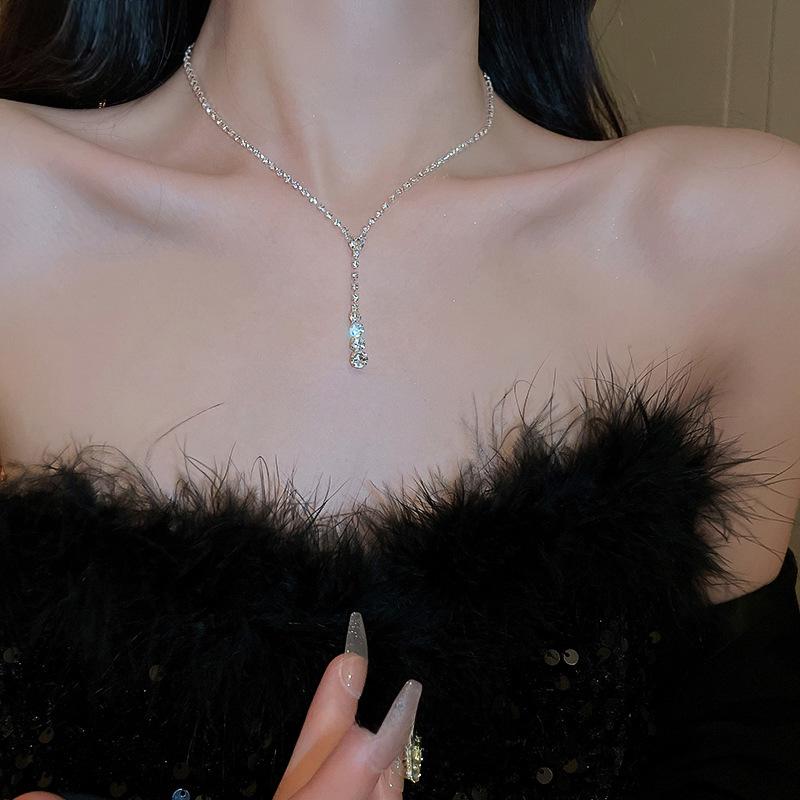 Irregular Diamond Tassel Pendant Necklace, Super Flash, Versatile Clavicle Chain, Elegant High-End Accessory for Women